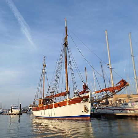 Historic Wooden Ship 'Ursula' איסט קאוס מראה חיצוני תמונה