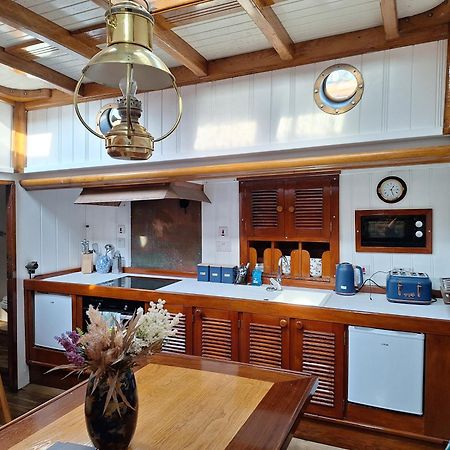 Historic Wooden Ship 'Ursula' איסט קאוס מראה חיצוני תמונה